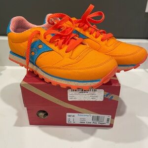Saucony Jazz Low Pro Vegan Orange and Blue Sneakers Retro Running Style